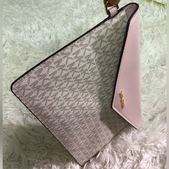 Wristlet Designer By Michael Kors Size: Large. - Picture 9 of 12